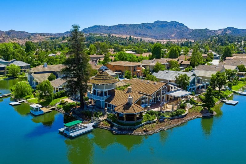 Weeding And Mulching in Westlake Village, CA