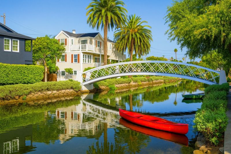 Weeding And Mulching in Venice, CA